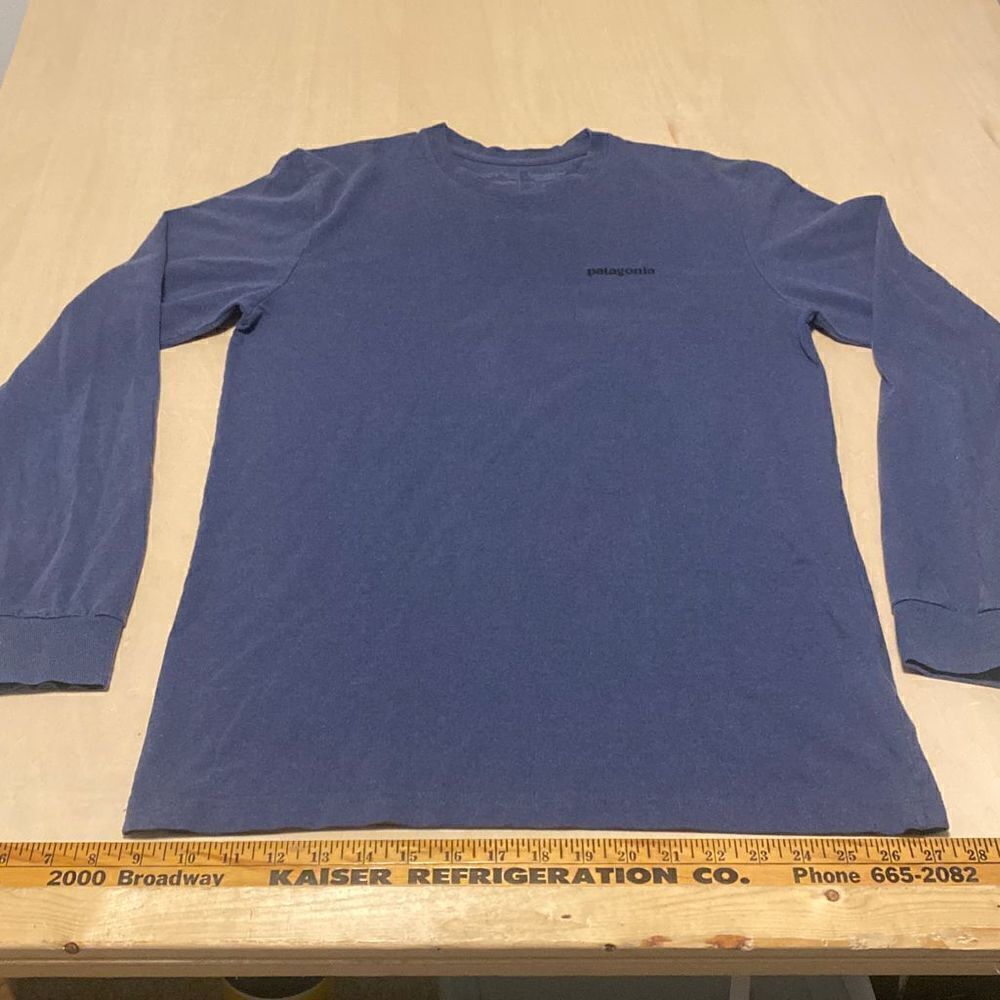 Patagonia Mens T-Shirt Long Sleeve Size Small Logo Blue Out Fish Shark Crewneck